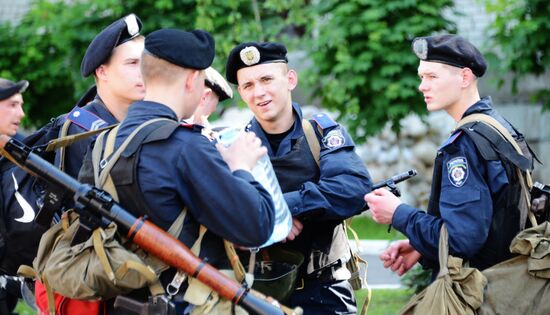 "Vostok" militia battalion take over Military Unit 3037 in Donetsk