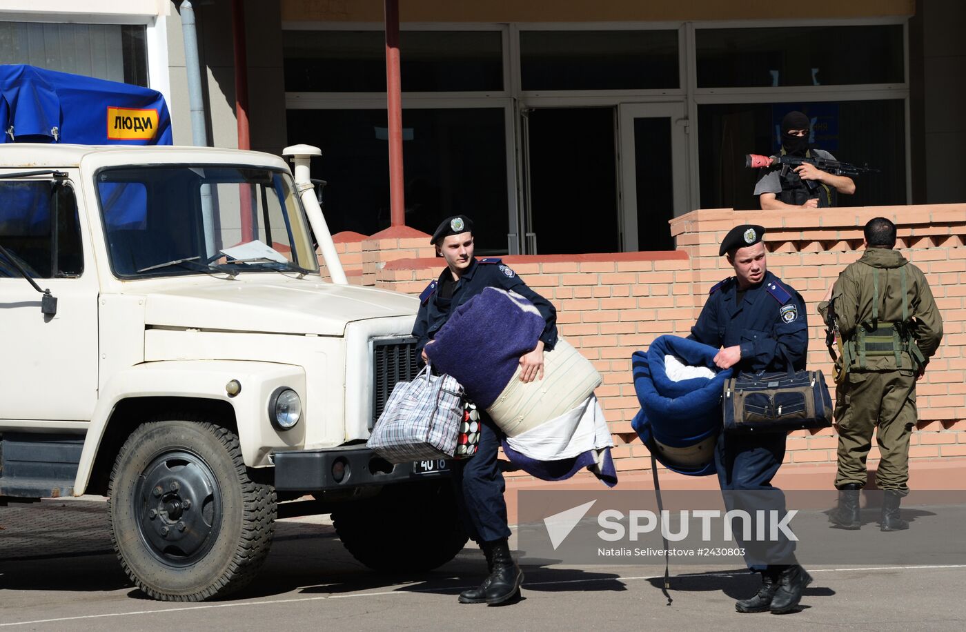 "Vostok" militia battalion take over Military Unit 3037 in Donetsk