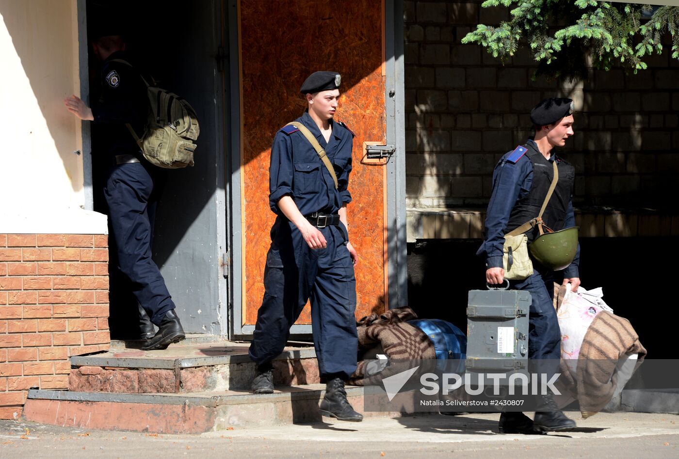 "Vostok" militia battalion take over Military Unit 3037 in Donetsk