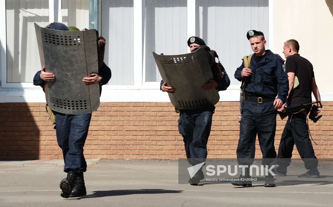 "Vostok" militia battalion take over Military Unit 3037 in Donetsk