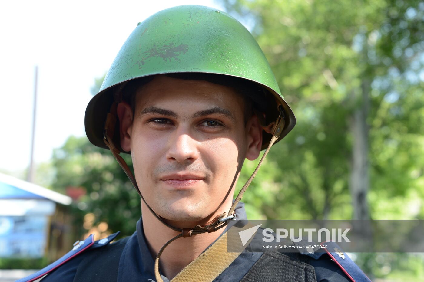 "Vostok" militia battalion take over Military Unit 3037 in Donetsk