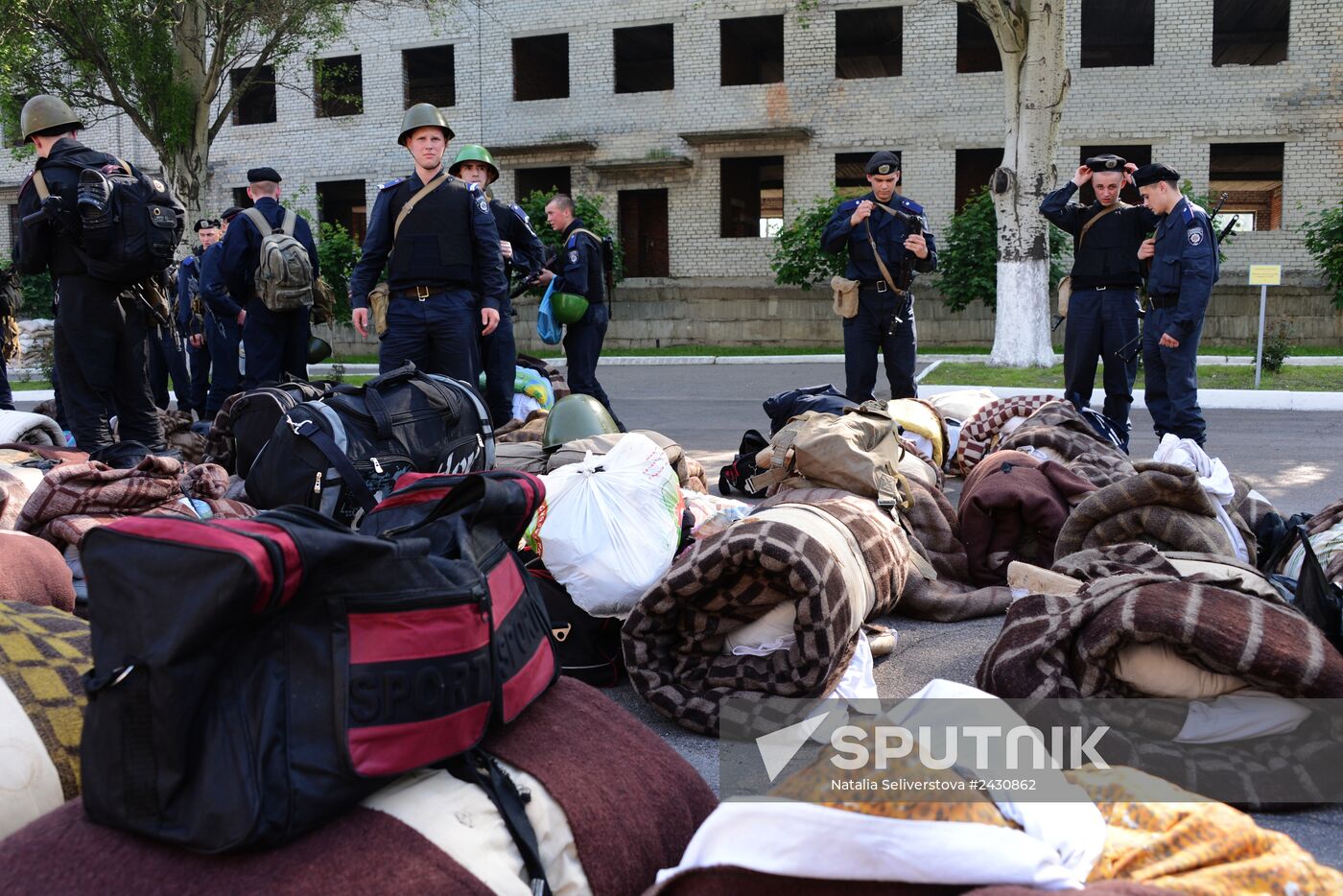 "Vostok" militia battalion take over Military Unit 3037 in Donetsk