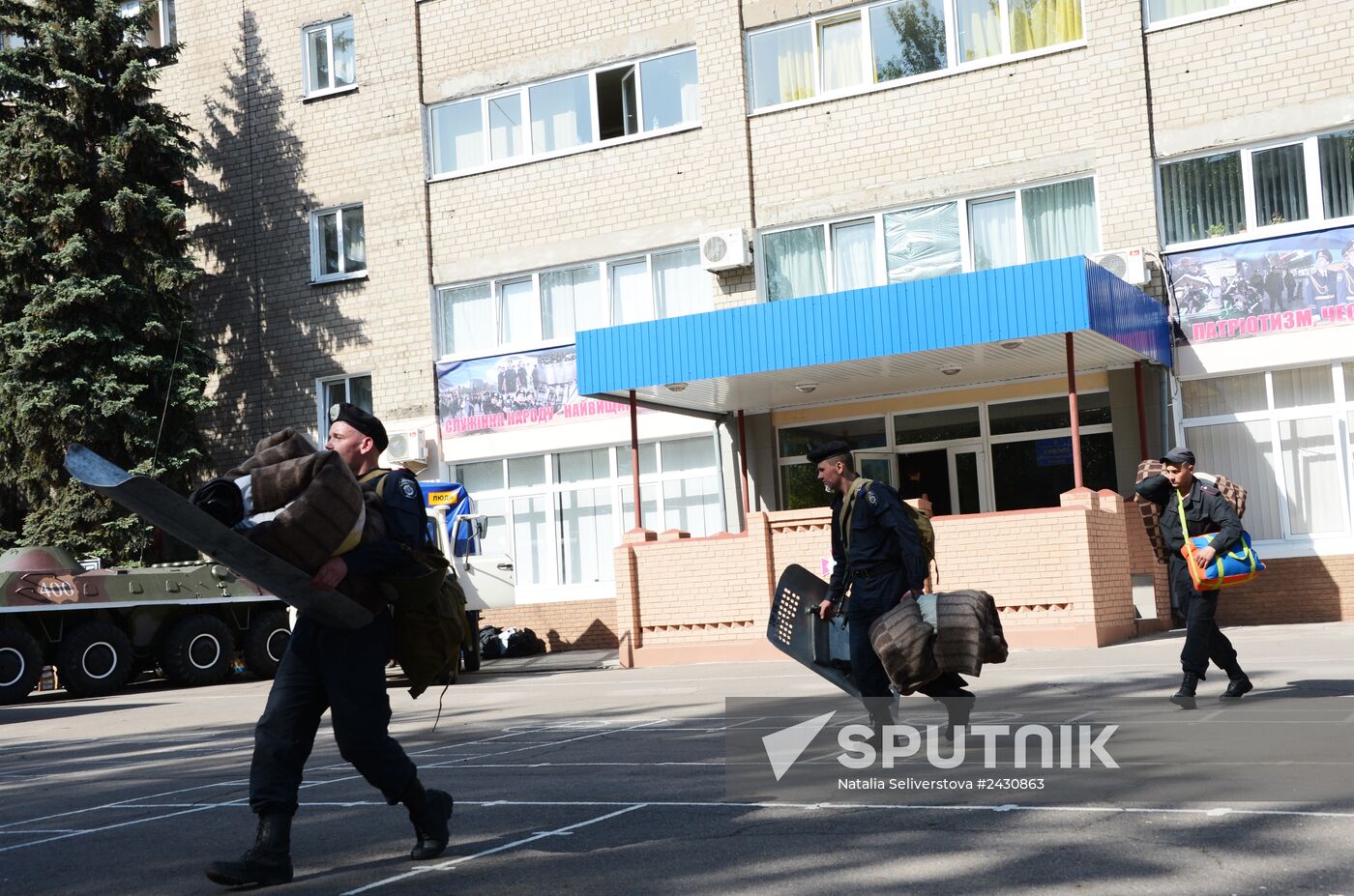 "Vostok" militia battalion take over Military Unit 3037 in Donetsk