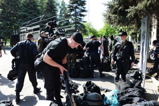 "Vostok" militia battalion take over Military Unit 3037 in Donetsk