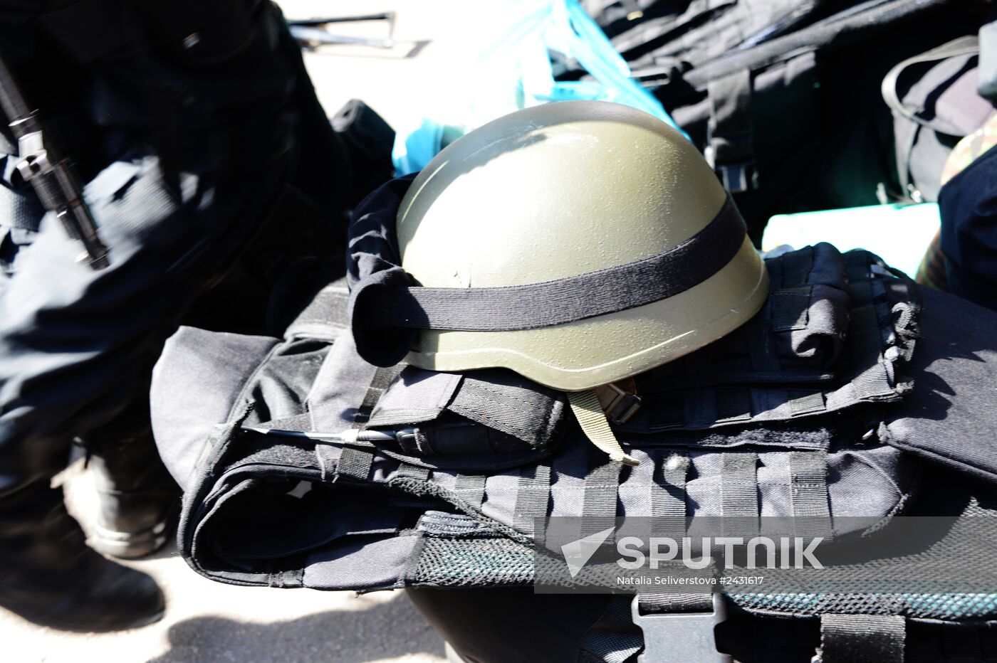 Militiamen of Vostok battalion seized Military Unit No. 3037 in Donetsk