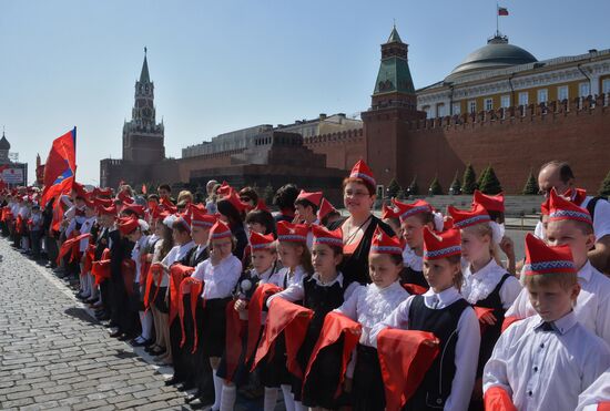 Children join Young Pioneer Organization on Moscow's Red Square
