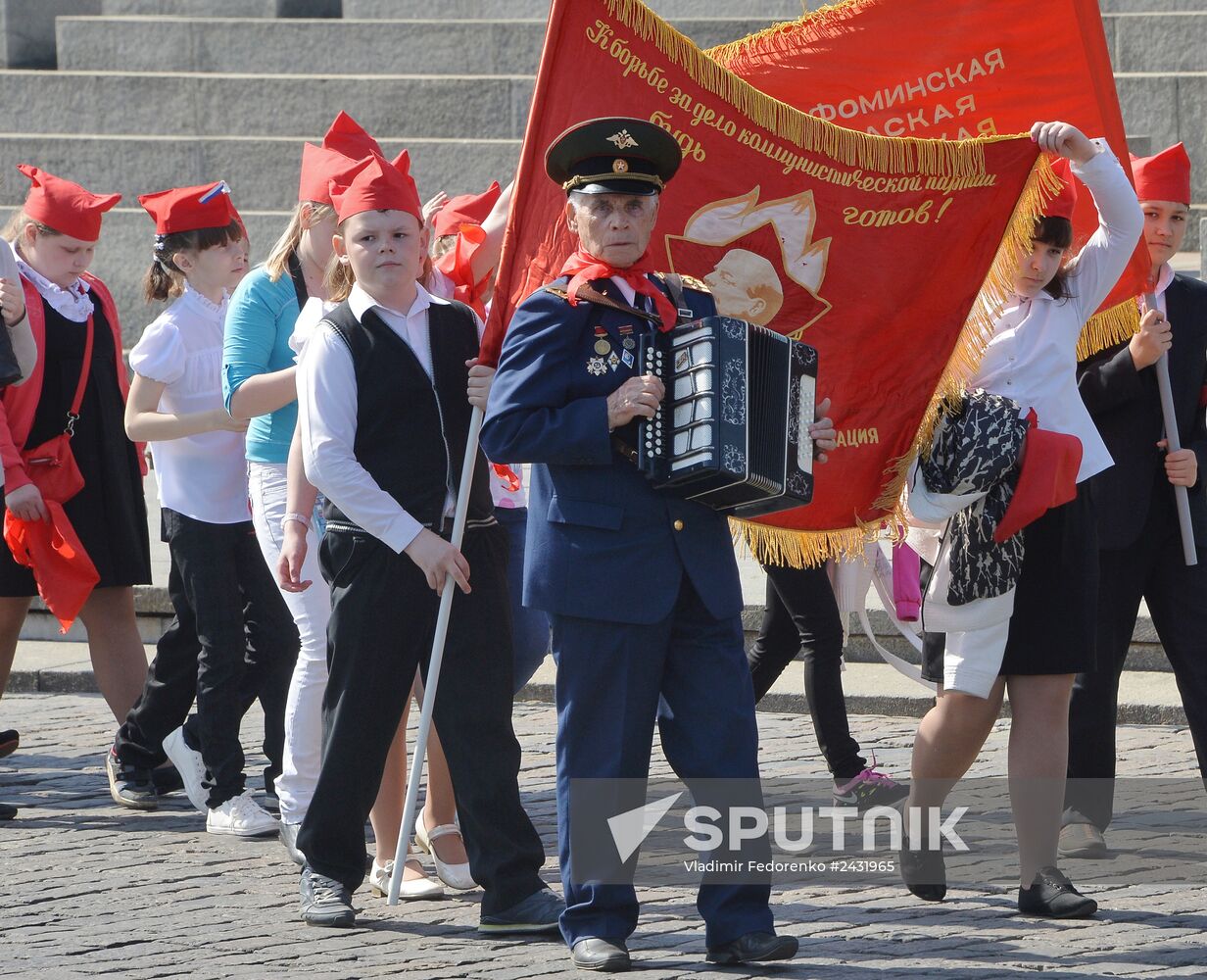 Children join Young Pioneer Organization on Moscow's Red Square