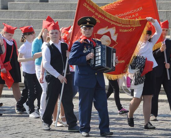 Children join Young Pioneer Organization on Moscow's Red Square