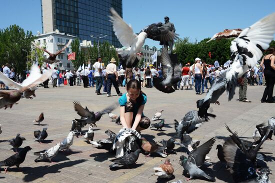 Rally in support of Donetsk People's Republic on Lenin Square in Donetsk