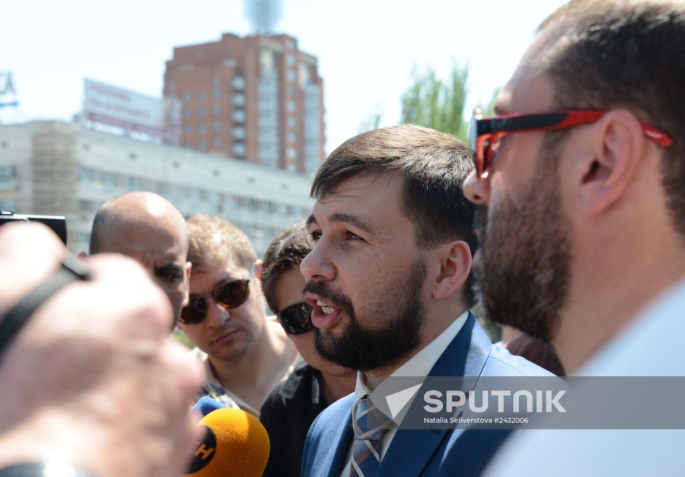 Rally in support of Donetsk People's Republic on Lenin Square in Donetsk
