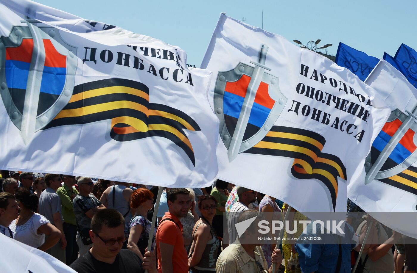 Rally in support of Donetsk People's Republic on Lenin Square in Donetsk