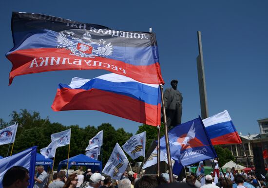 Rally in support of Donetsk People's Republic on Lenin Square in Donetsk