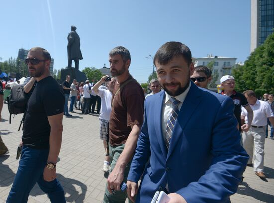 Rally in support of Donetsk People's Republic on Lenin Square in Donetsk
