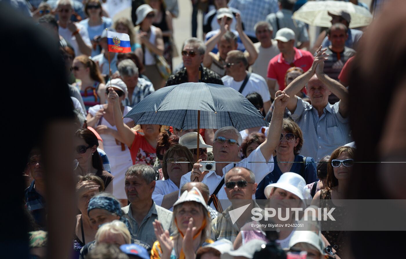 Rally in support of Donetsk People's Republic on Lenin Square in Donetsk