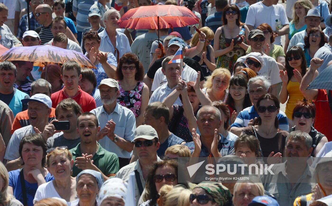 Rally in support of Donetsk People's Republic on Lenin Square in Donetsk