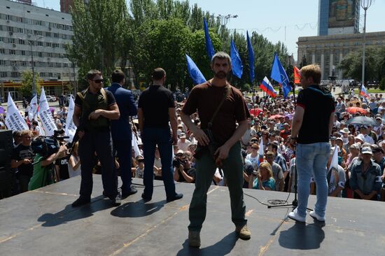 Rally in support of Donetsk People's Republic on Lenin Square in Donetsk