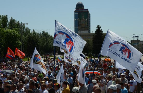 Rally in support of Donetsk People's Republic on Lenin Square in Donetsk