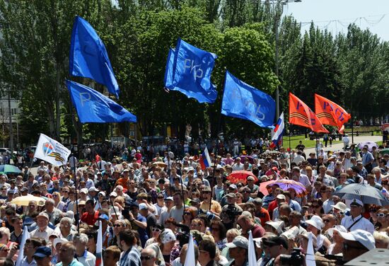 Rally in support of Donetsk People's Republic on Lenin Square in Donetsk