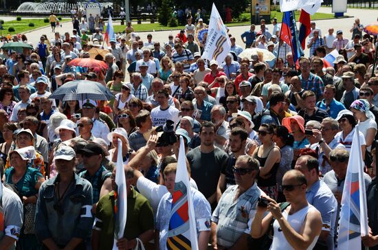Rally in support of Donetsk People's Republic on Lenin Square in Donetsk