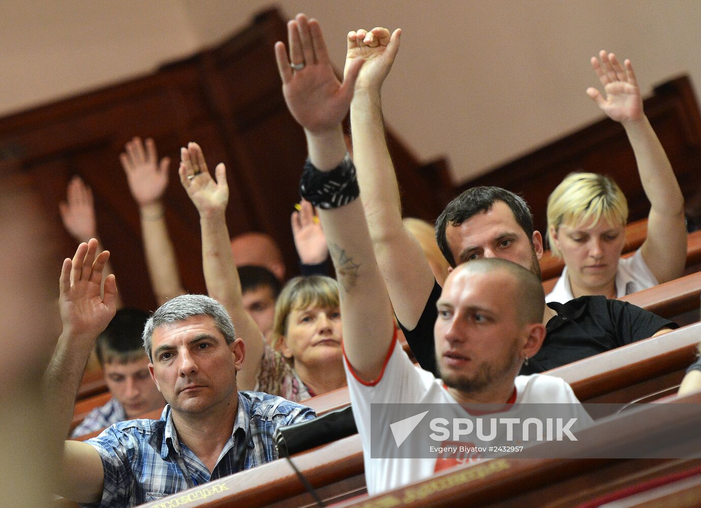 Meeting of Donetsk People's Republic Supreme Council