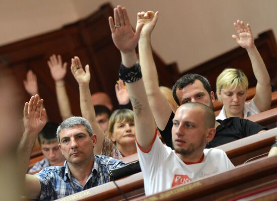 Meeting of Donetsk People's Republic Supreme Council
