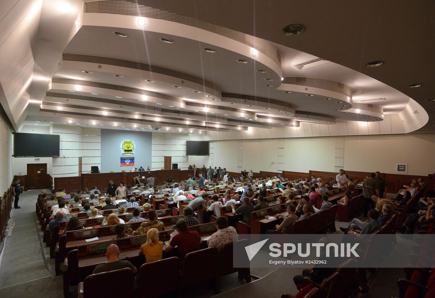 Meeting of Donetsk People's Republic Supreme Council