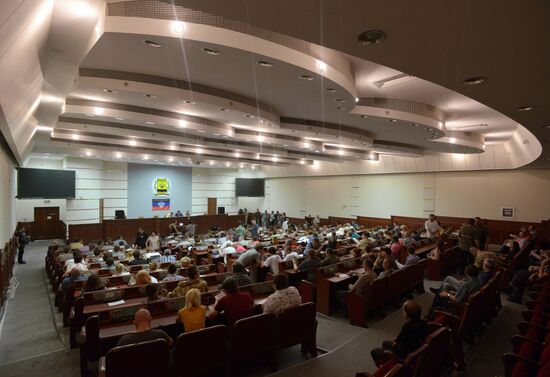 Meeting of Donetsk People's Republic Supreme Council
