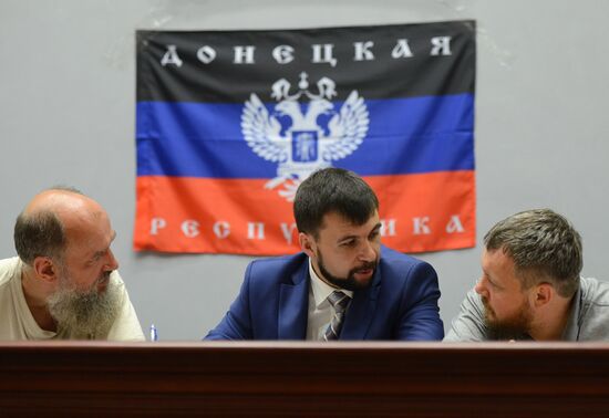 Meeting of Donetsk People's Republic Supreme Council