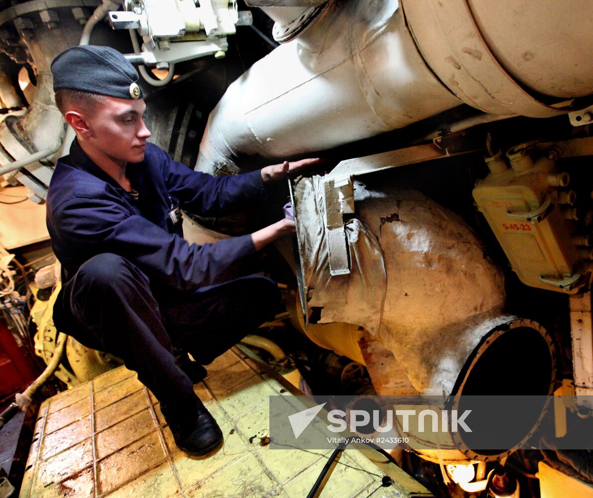 Life of the crew of Pacific Fleet's diesel submarine "Ust-Kamchatsk"