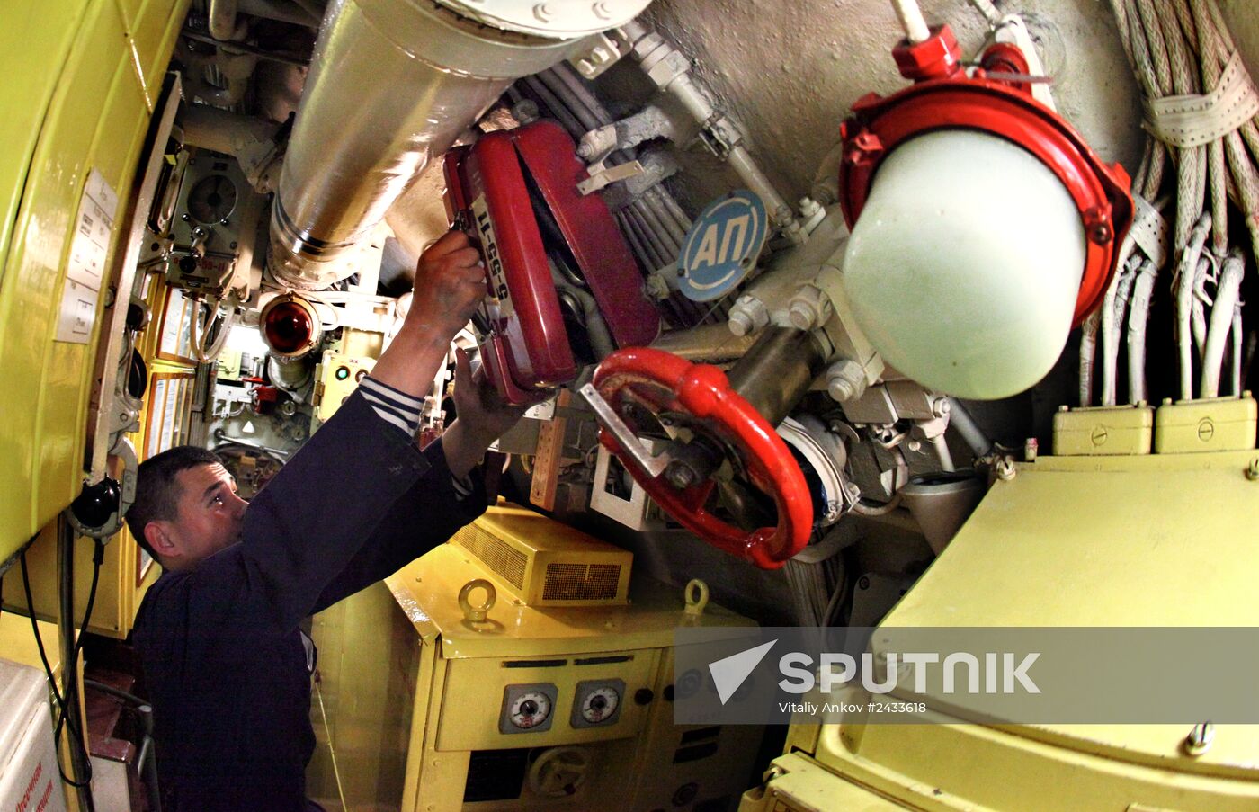 Life of the crew of Pacific Fleet's diesel submarine "Ust-Kamchatsk"