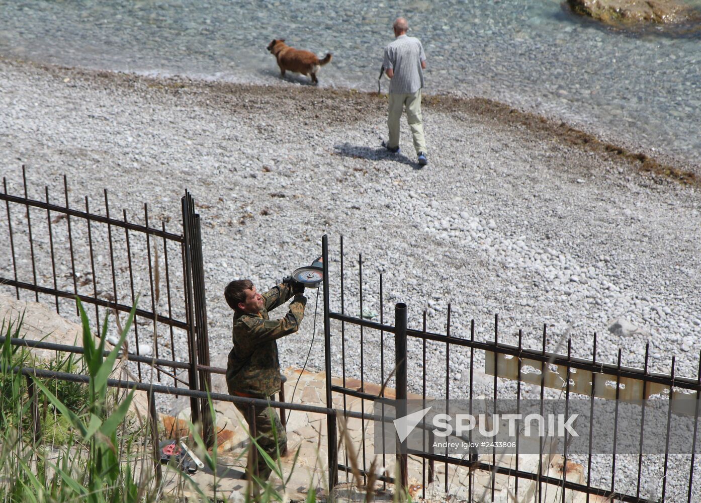 Illegal fences removed on Crimean beaches