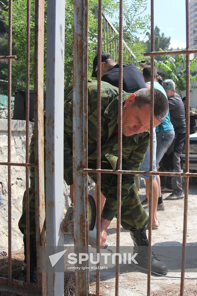 Illegal fences removed on Crimean beaches