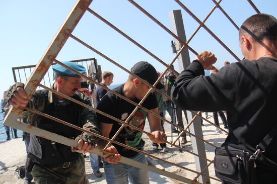 Illegal fences removed on Crimean beaches