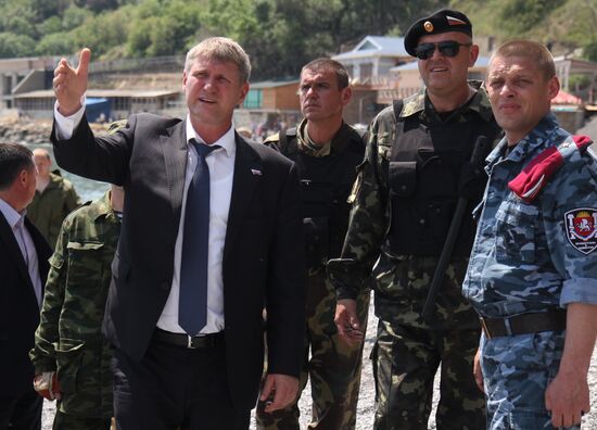 Illegal fences removed on Crimean beaches