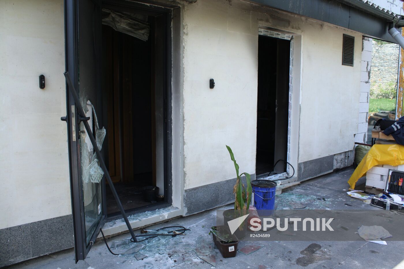 South-East Movement leader Oleg Tsaryov's house burnt in Dnepropetrovsk
