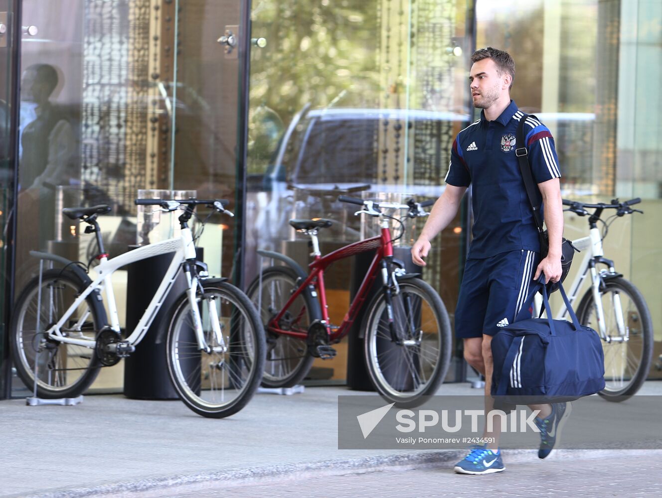 Russian national football team arrives in Moscow for training sessions