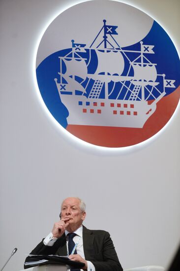 St. Petersburg hosts Global CEO Summit