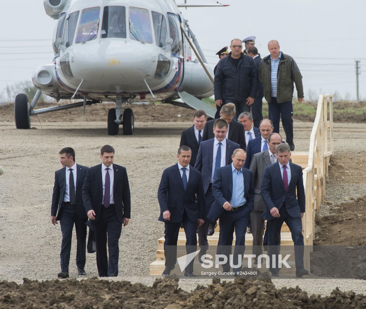 Vladimir Putin visits Blagoveshchensk