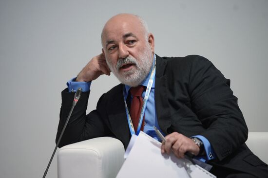 St. Petersburg hosts Global CEO Summit