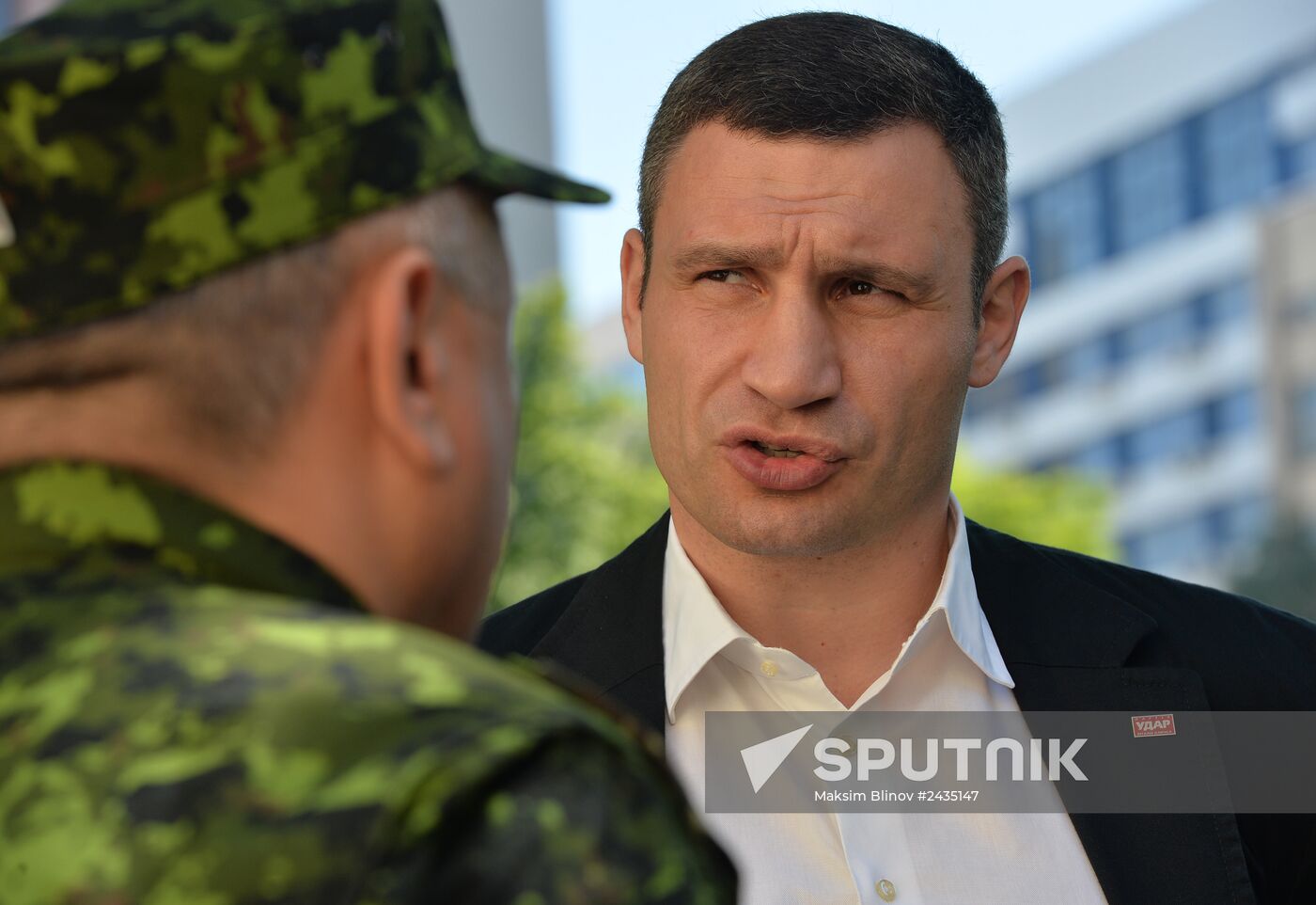 Vitaly Klitschko visits a national guard unit