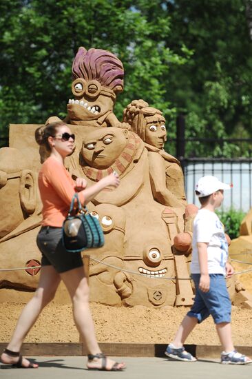 Opening Star Alley, part of the Art Sand project, at Sokolniki Park