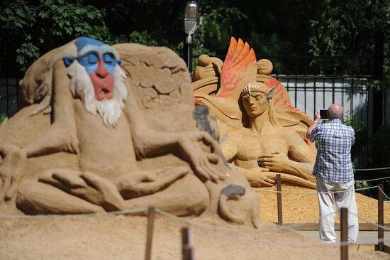 Opening Star Alley, part of the Art Sand project, at Sokolniki Park
