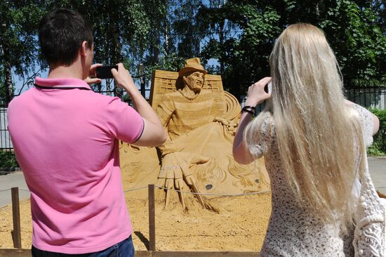 Opening Star Alley, part of the Art Sand project, at Sokolniki Park