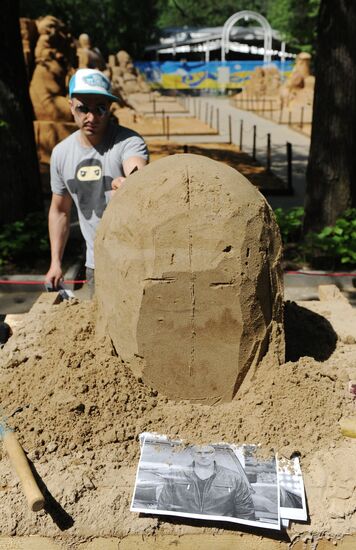 Opening Star Alley, part of the Art Sand project, at Sokolniki Park