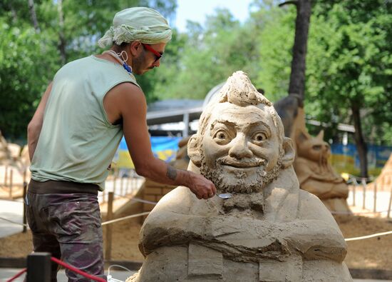 Opening Star Alley, part of the Art Sand project, at Sokolniki Park