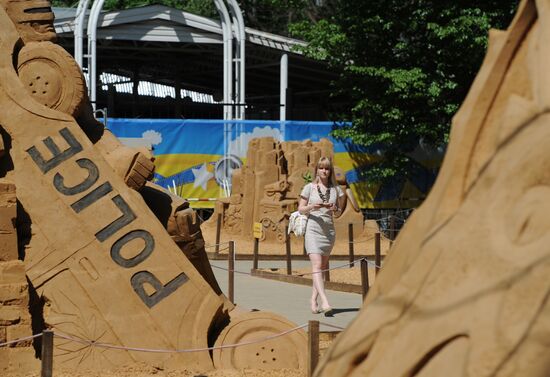 Opening Star Alley, part of the Art Sand project, at Sokolniki Park