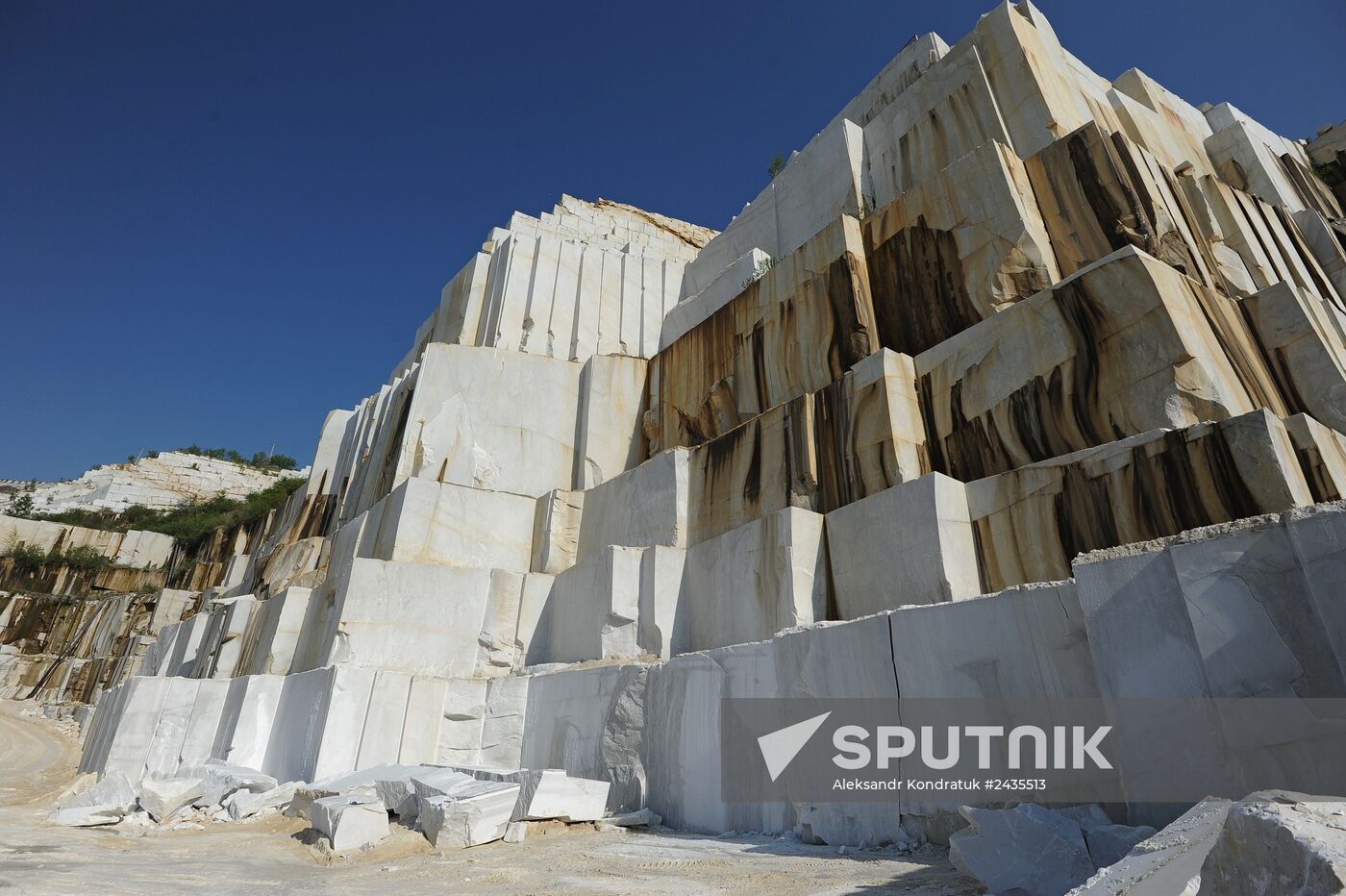 Production and processing of white marble in the Chelyabinsk Region