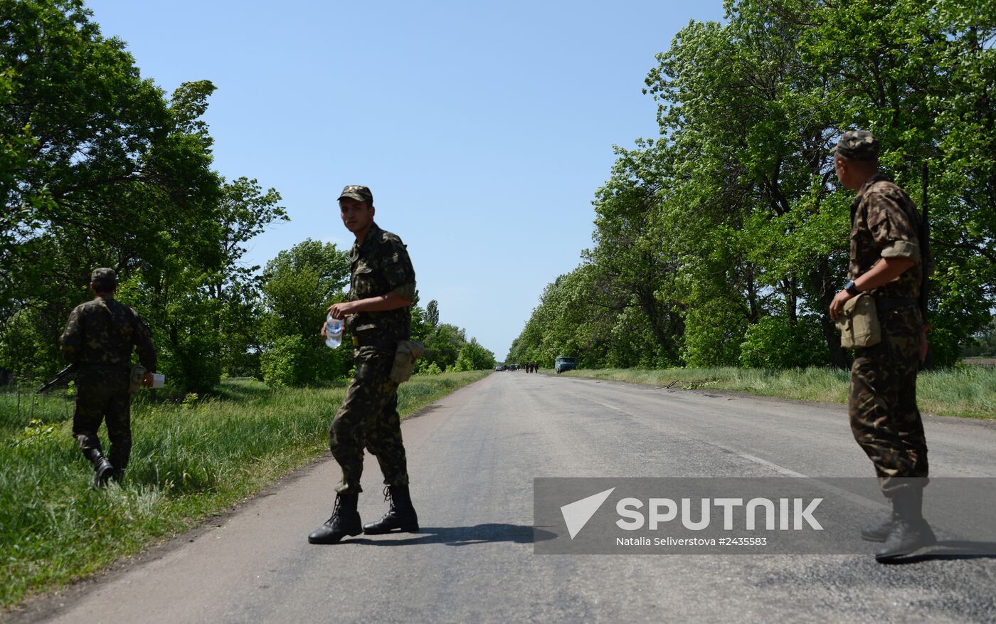 Ukraine's National Guard checkpoint assaulted by unidentified persons