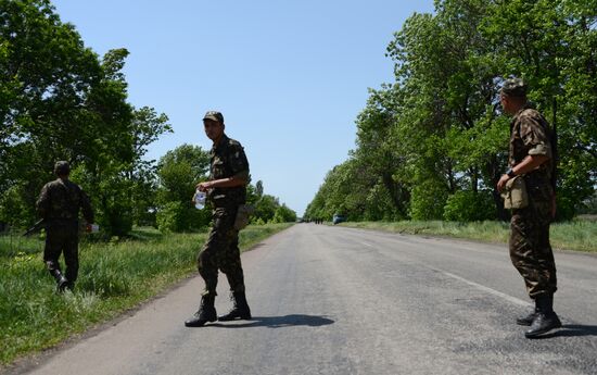 Ukraine's National Guard checkpoint assaulted by unidentified persons