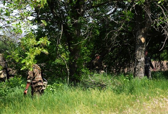 Ukraine's National Guard roadblock attacked by unidentified persons